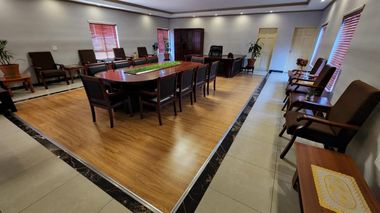 רסטנבורג Lilypark Lodge מראה חיצוני תמונה