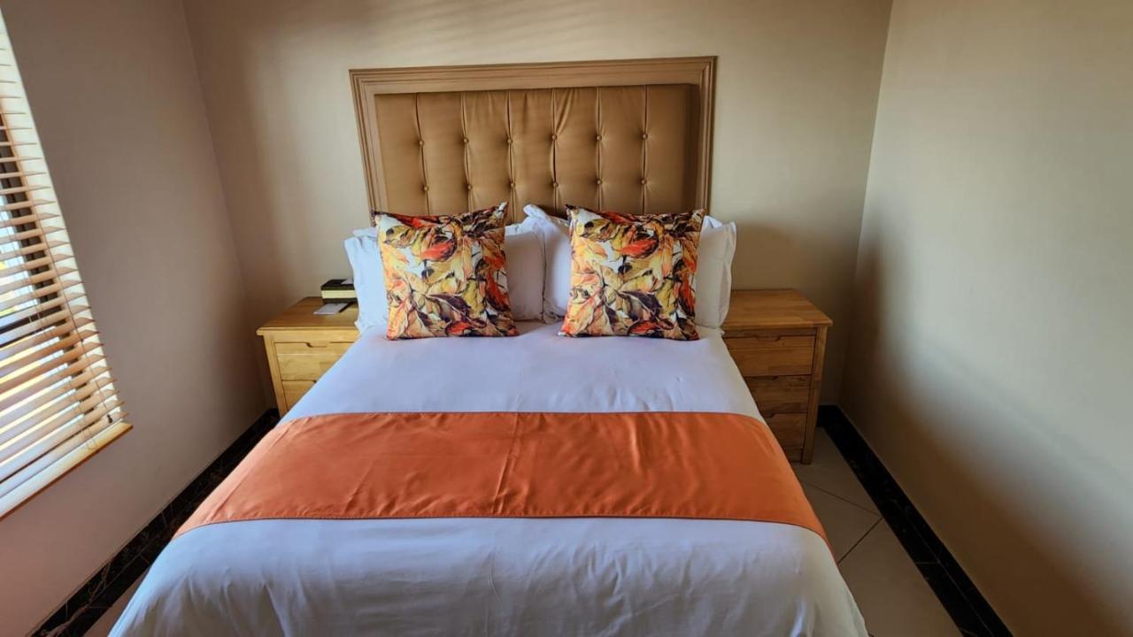 רסטנבורג Lilypark Lodge מראה חיצוני תמונה