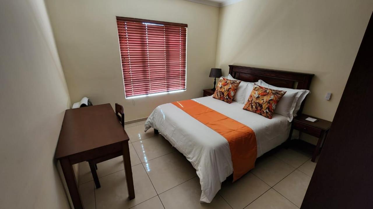 רסטנבורג Lilypark Lodge מראה חיצוני תמונה