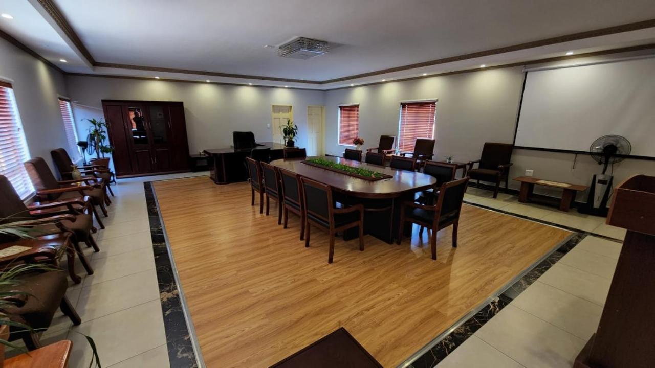 רסטנבורג Lilypark Lodge מראה חיצוני תמונה