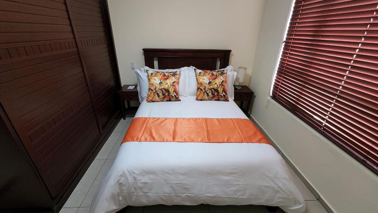 רסטנבורג Lilypark Lodge מראה חיצוני תמונה