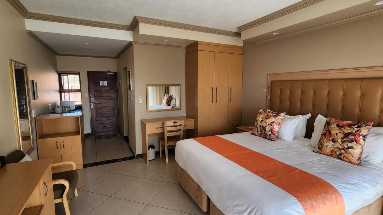 רסטנבורג Lilypark Lodge מראה חיצוני תמונה